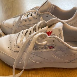 White Reebok classic tennis shoes.